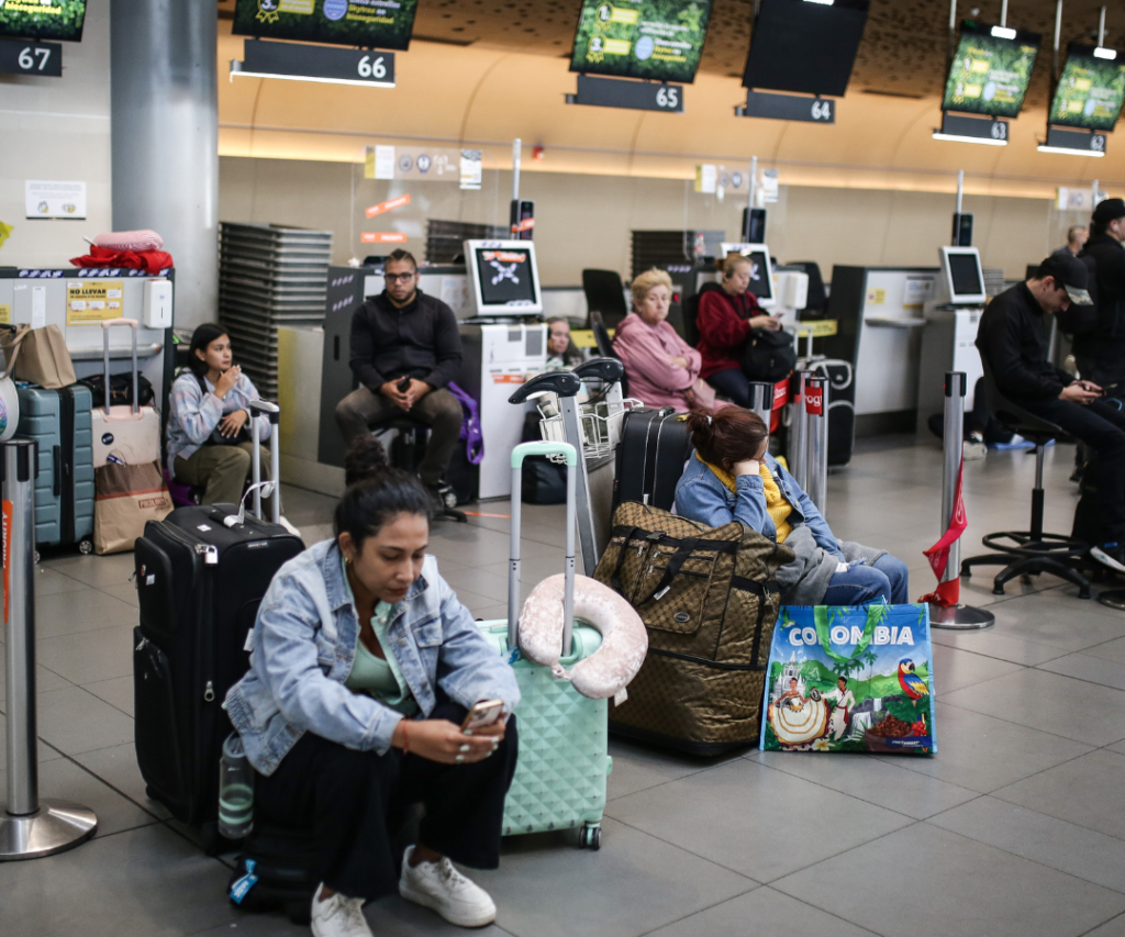 Pasajeros varados por crisis Viva Air